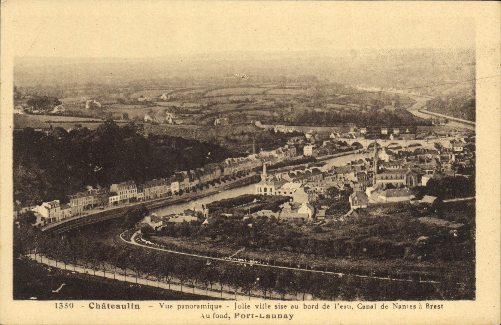 CPA Chateaulin vue panoramique Jolie ville sise au bord de l'eau canal de nantes à Brest au fond Por