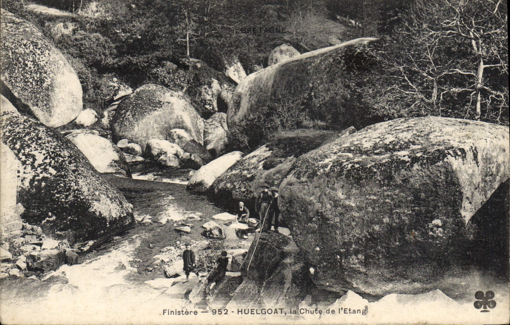 CPA Bretagne Finistere Huelgoat la Chute de l'Etang 