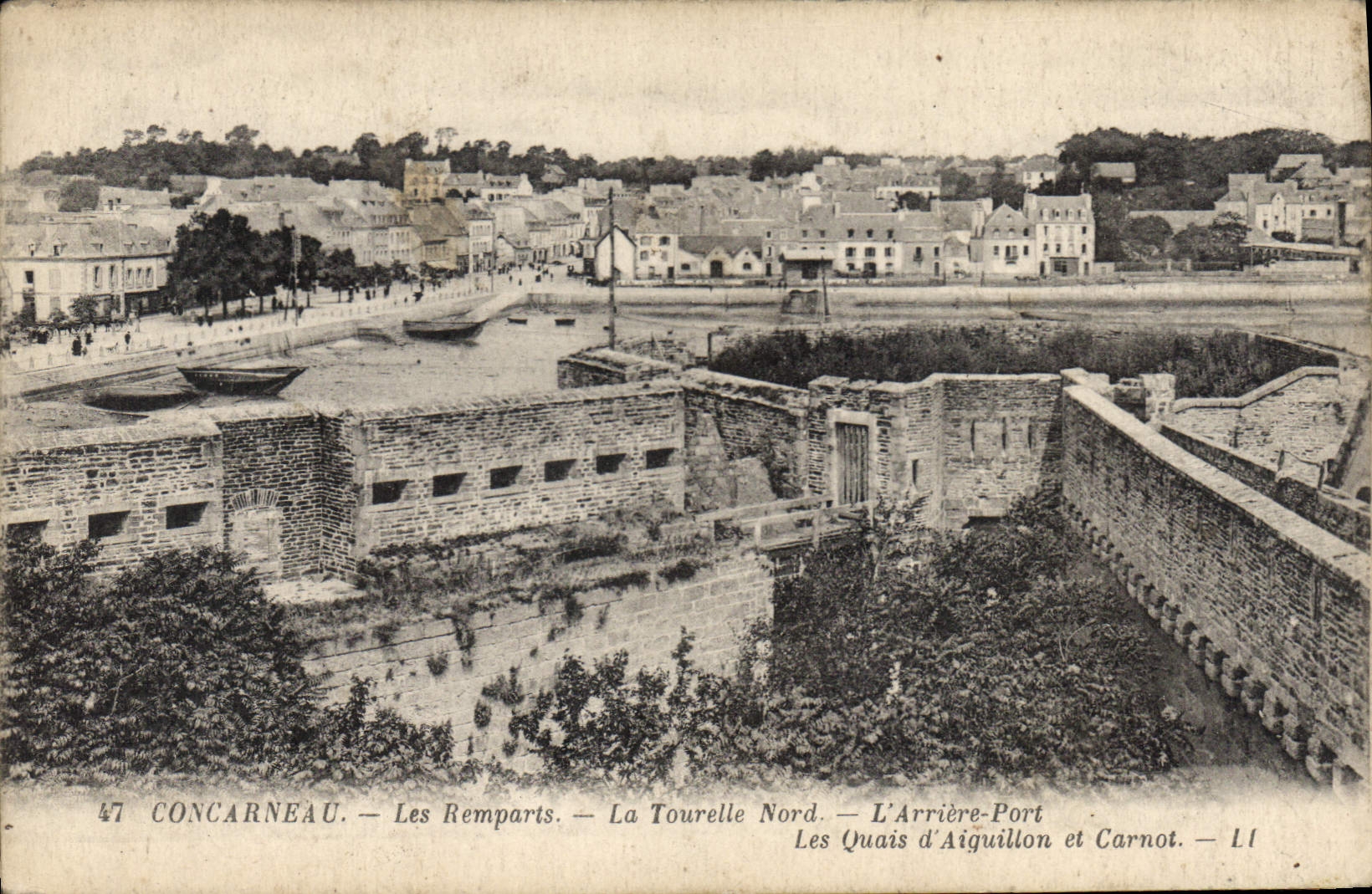 CPA Concarneau les Remparts La Tourelle Nord l'Arriere port les Quais d'Aiguillon et Carnot 
