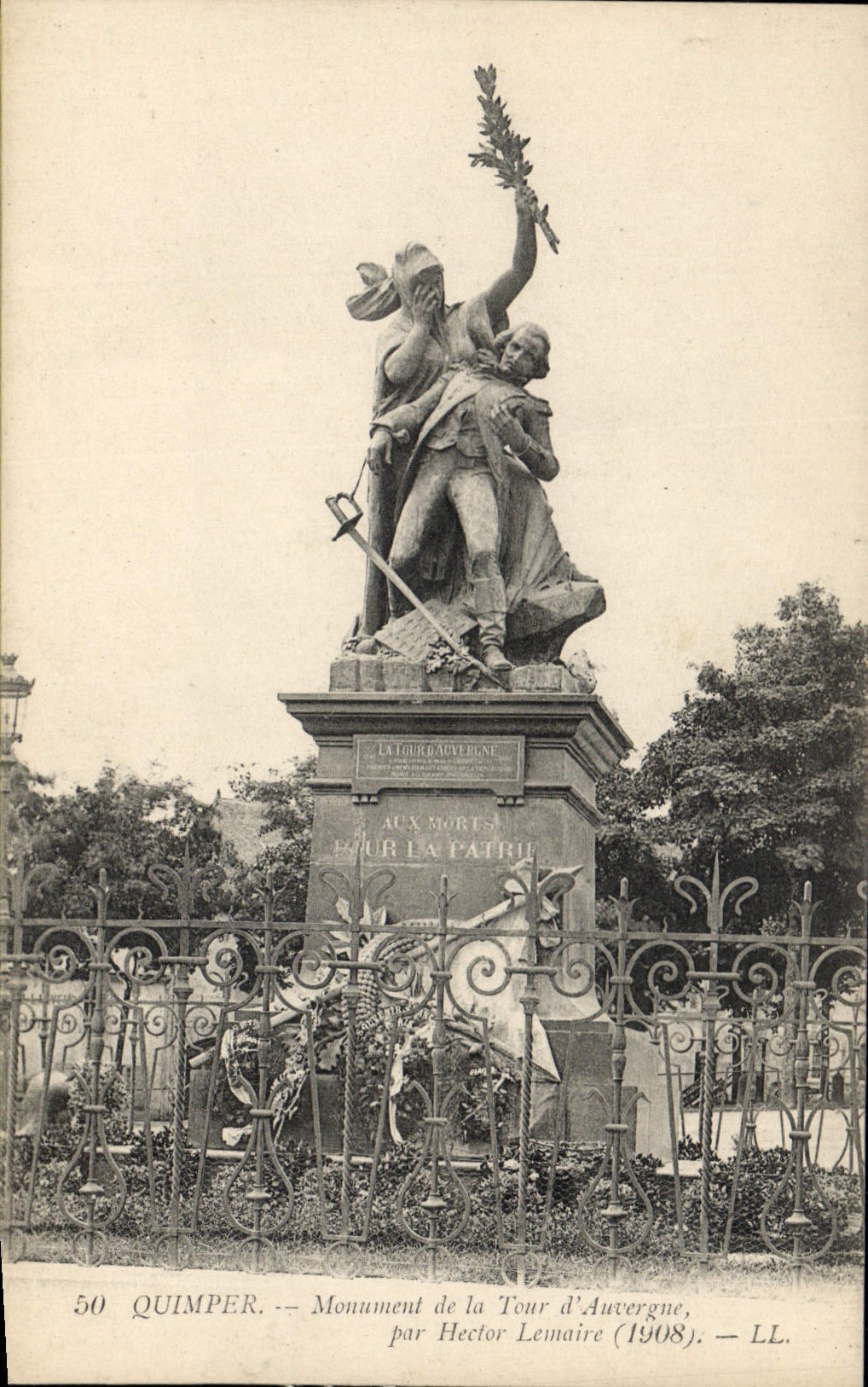 CPA Quimper Monument de la tour d'Auvergne par Hector Lemaire 1908 