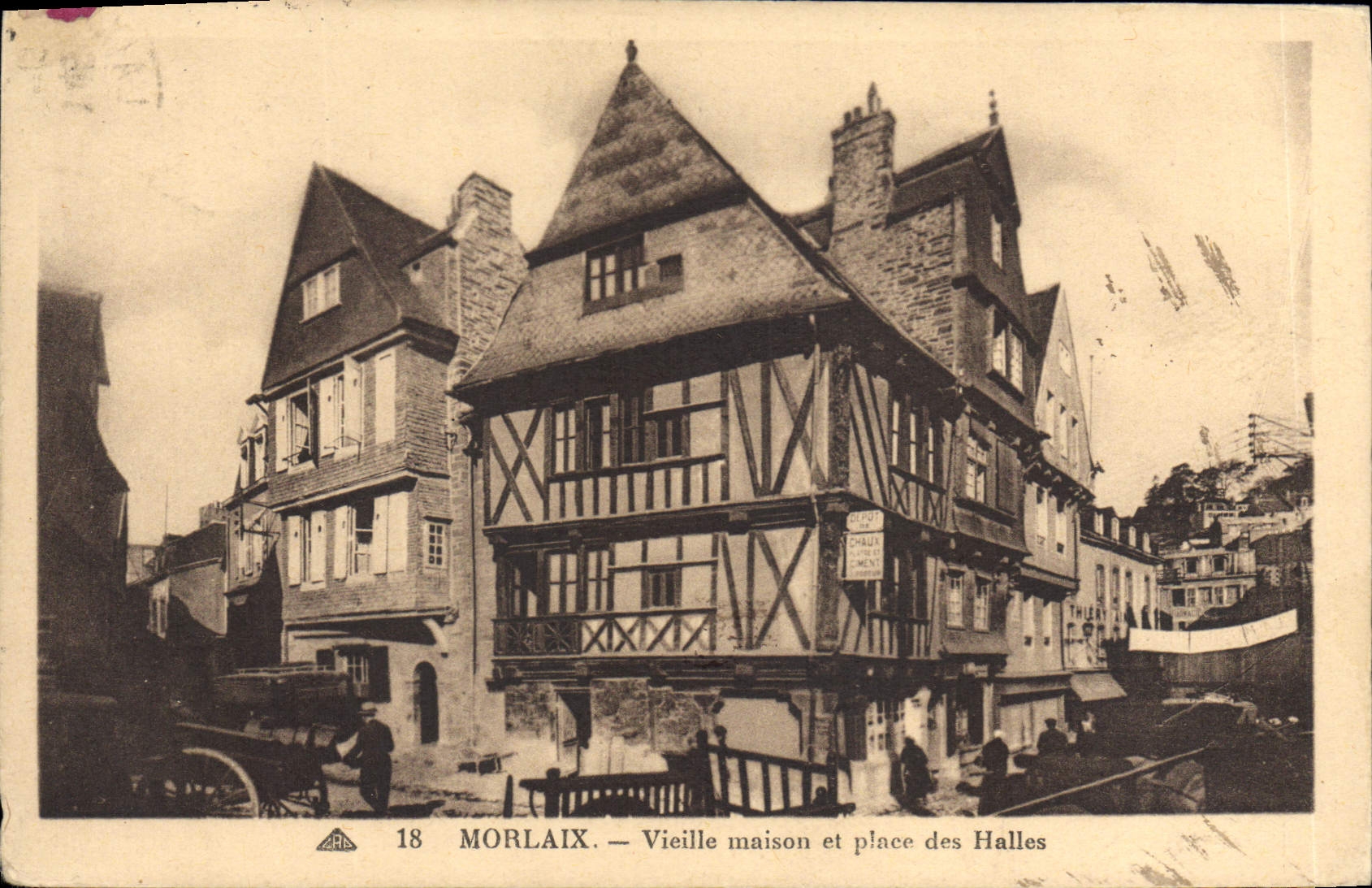 CPA Morlaix Vieille maison et place des Halles 