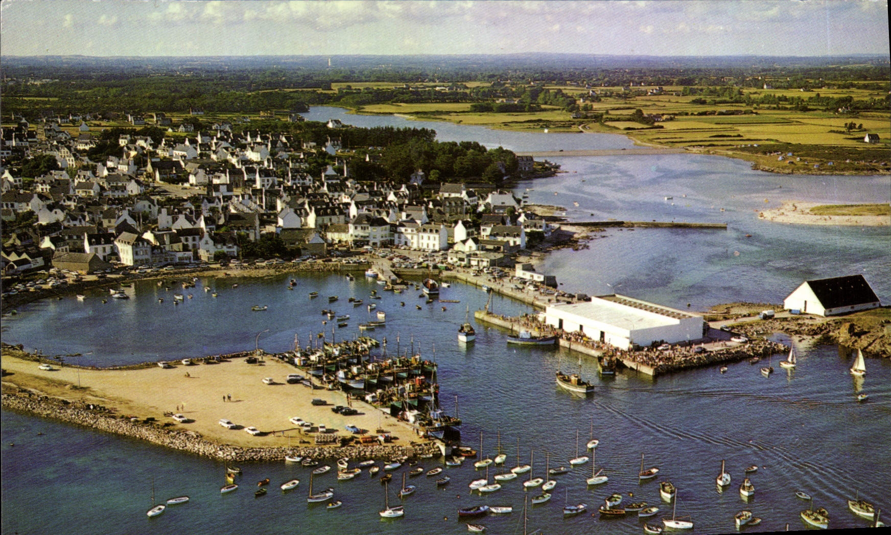 CPSM Le Bretagne Pittoresque pays Bigouden rentree de peche au port Lesconil 