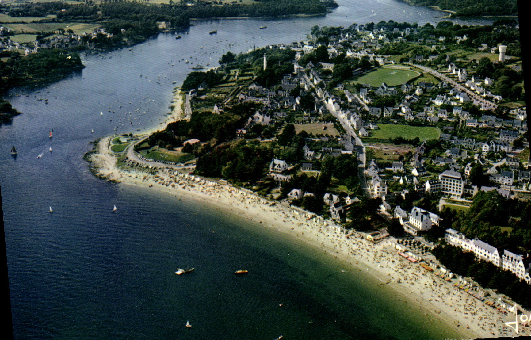 CPSM Benodet Sud Finistere la grande plage et l'entree de la Riviere 