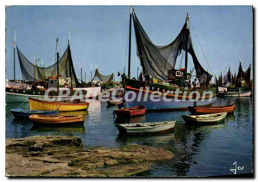 CPSM Bateaux de peche dans le port de Lesconil Finistere 