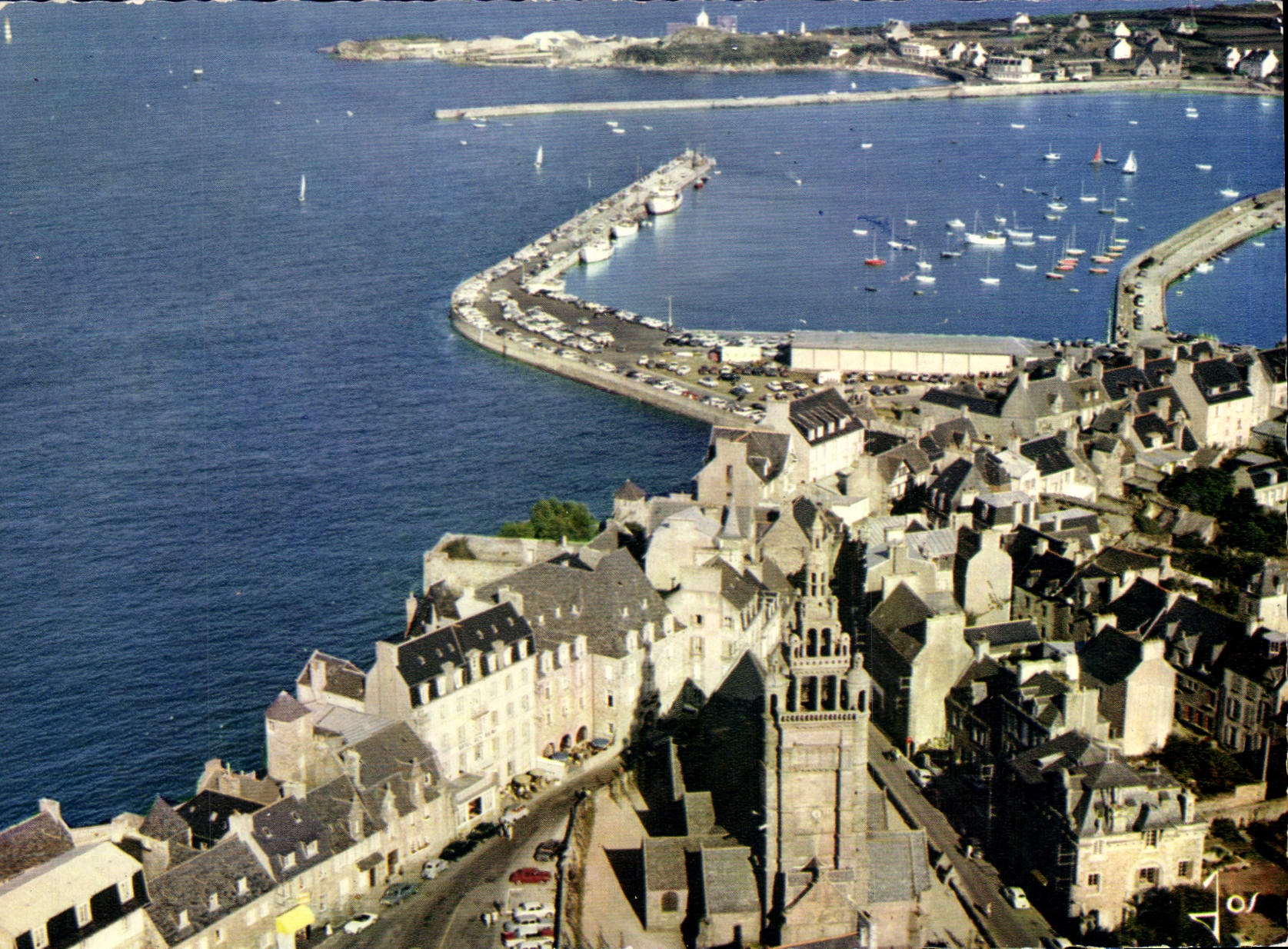 CPSM Roscoff Finistere l'eglise et le port 