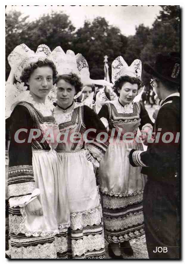 CPSM Bretagne costumes de Pont Aven 