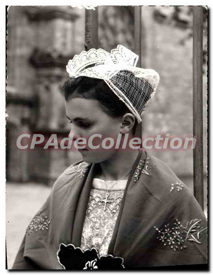 CPSM La Bretagne sites et costumes de Landivisiau et sa region Finistere Chorale Bretonne de Landivi