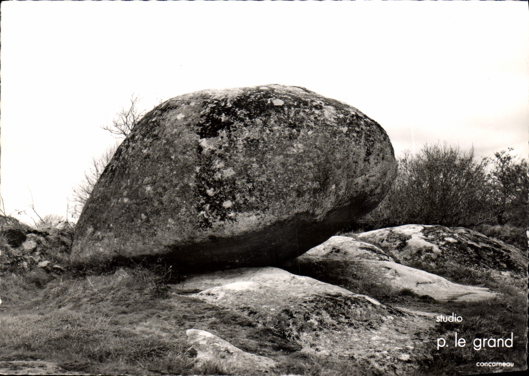 CPSM Tregunc Finistere Roche Branlante dite Pierre des maris Trompes 