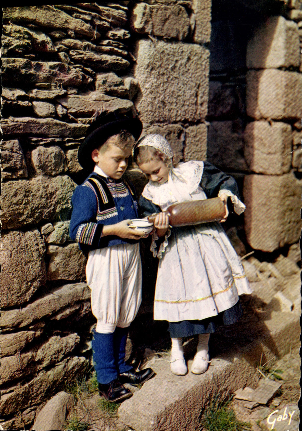 CPSM Folklore de France La Bretagne region Pont Aven Riec sur Belon Nevez basse Carnouaille la Bonne