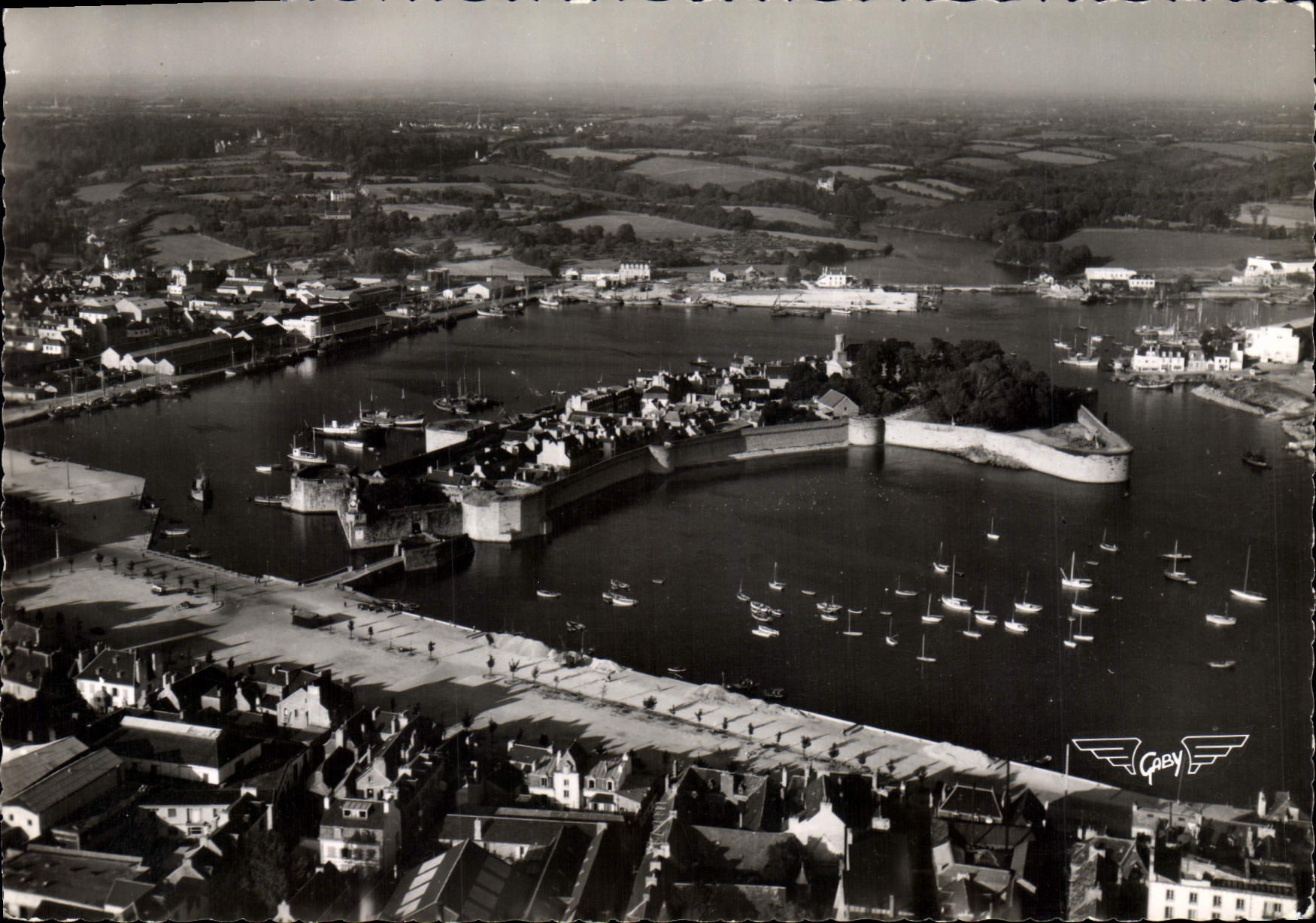 CPSM Concarneau Finistere la ville Close port de peche et de Plaisance 