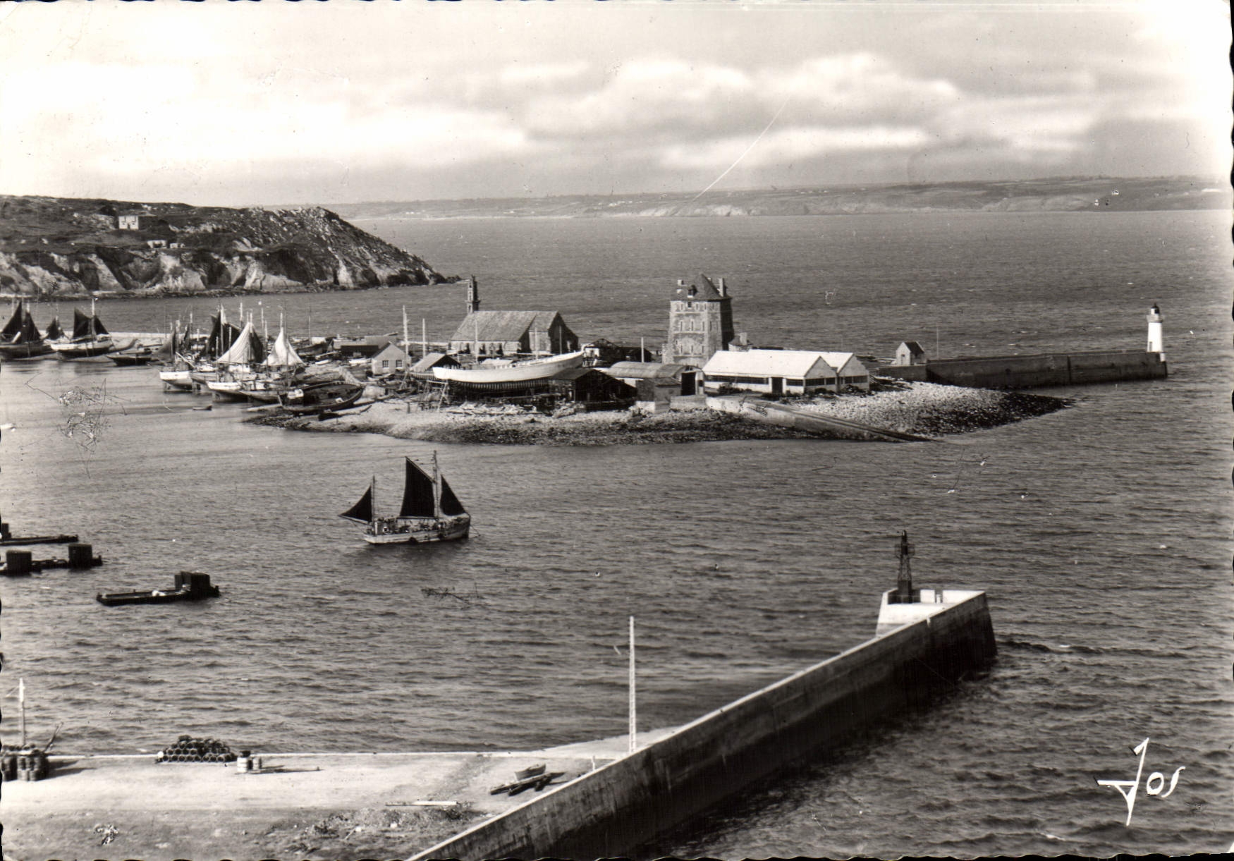 CPSM Bretagne Camaret Finistere le Sillon la chapelle Notre Dame de Rocamadour et la tour Vauban 