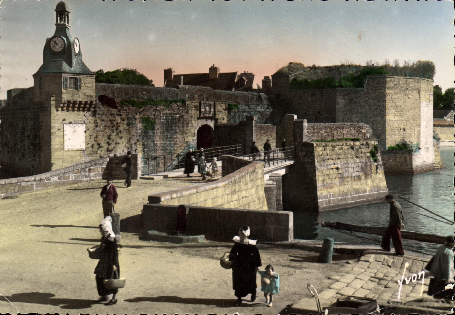 CPA Concarneau Finistere entree de la Ville Close 