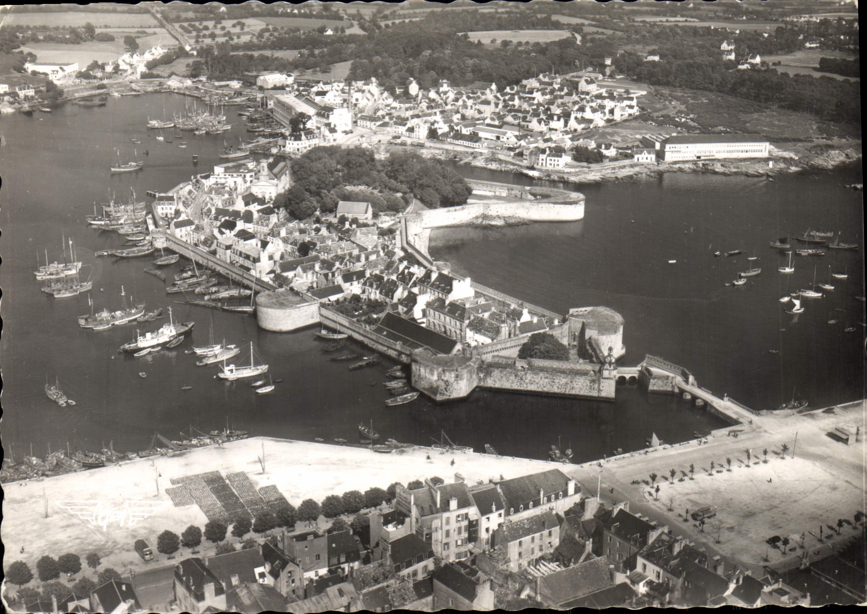CPA la France vue du Ciel Concarneau Finistere la Ville Close 