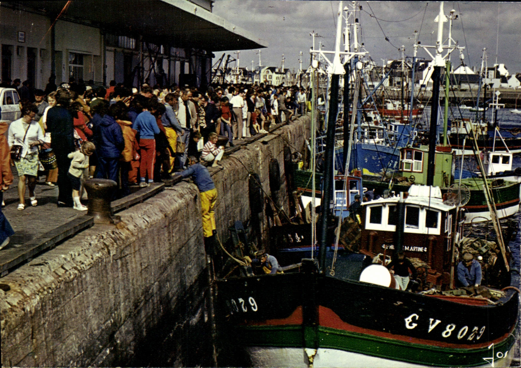 CPA Le Guilvinec Finistere le retour des bateaux de peche 