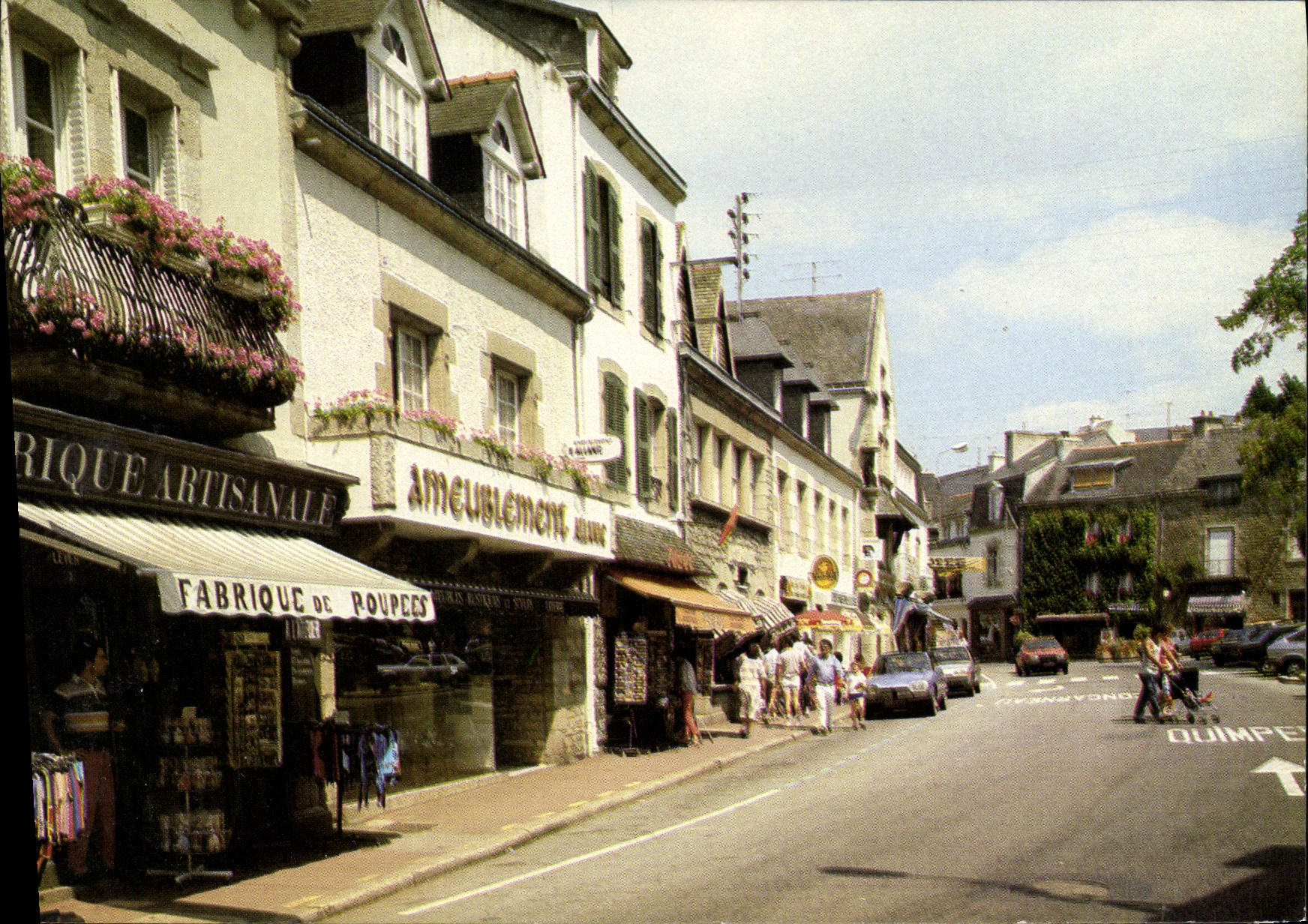 CPA Pont Aven Finistere la place de l'hotel de ville 