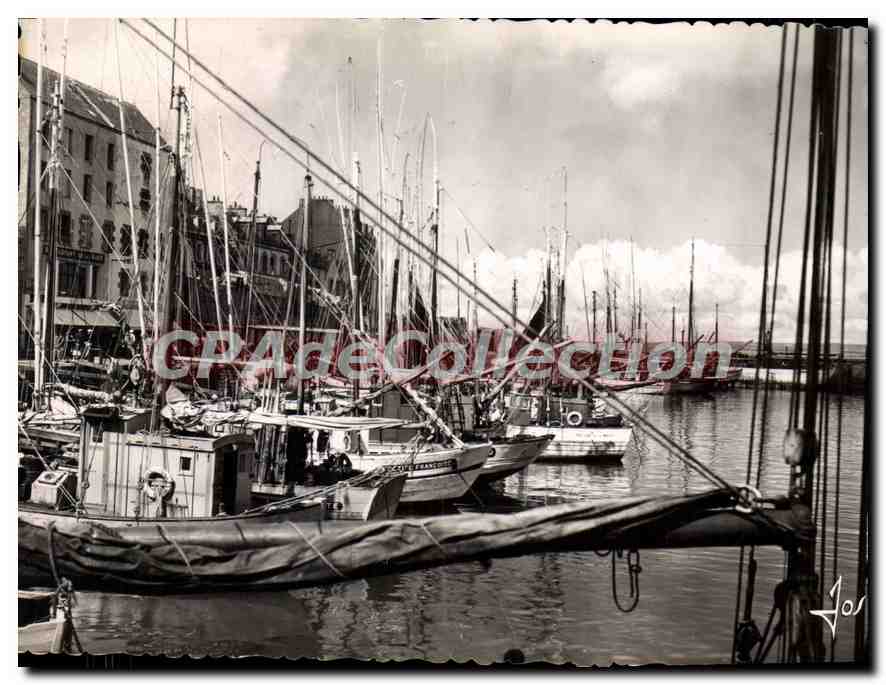 CPA Bretagne Douarnenez Finistere bateaux de peche dans le port 