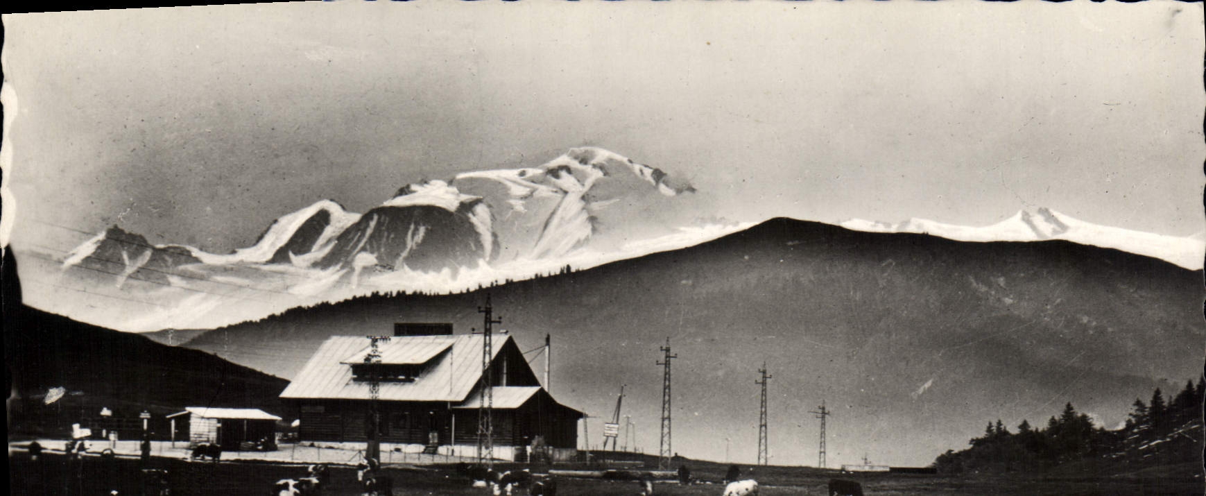 Col des Aravis (Haute-Savoie) — Die Kapelle und das Hotel Rhododendrons — Im Hintergrund, der Mont-Blanc — Verlag: BACON, Nr. 74