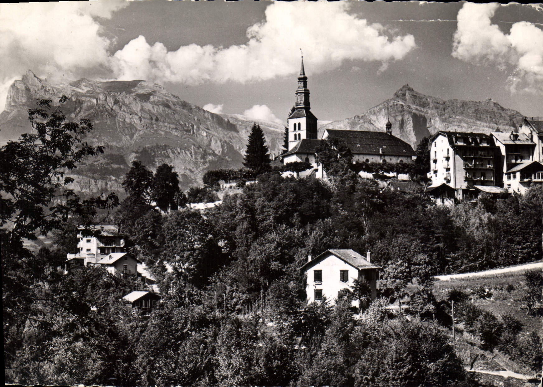 Saint-Cervains-les-Bains — Vue générale — Les Aiguilles de Waren — Édition Anney