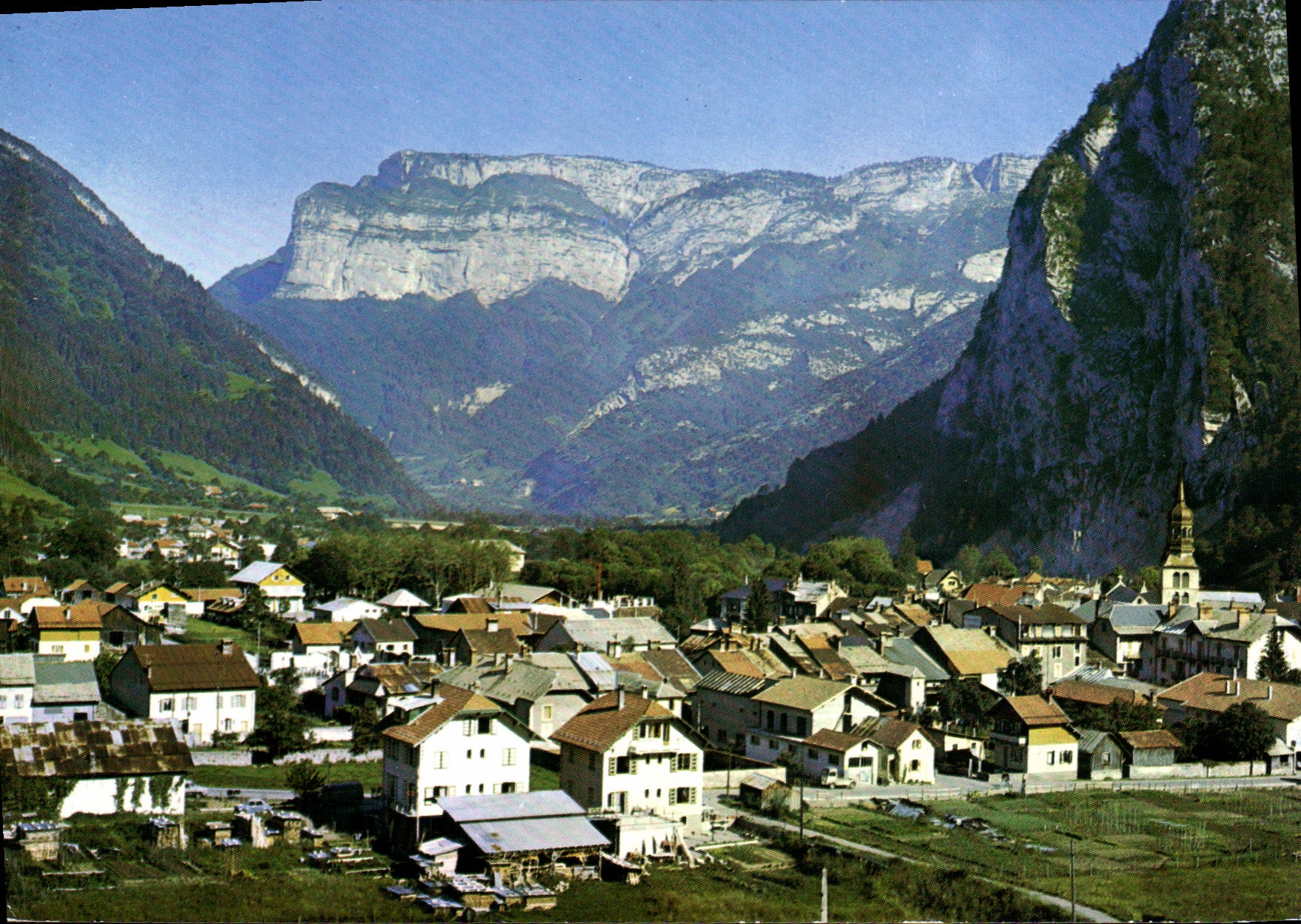 Thônes (Haute-Savoie) — Vue générale et le Parmelan — Éditions GL - Annecy