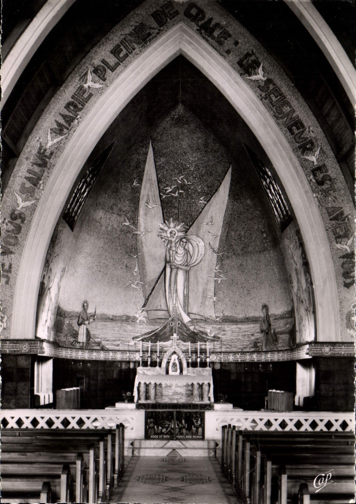Intérieur de l'église Notre-Dame du Léman à Thonon-les-Bains — Éditeur : Vougy, n° 74