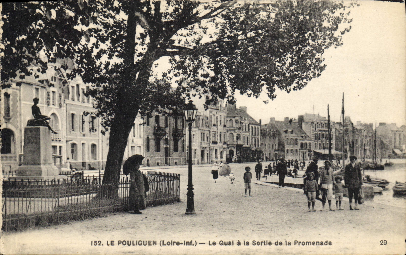 CPA Le Pouliguen L Inf le Quai à la Sortie de la Promenade 