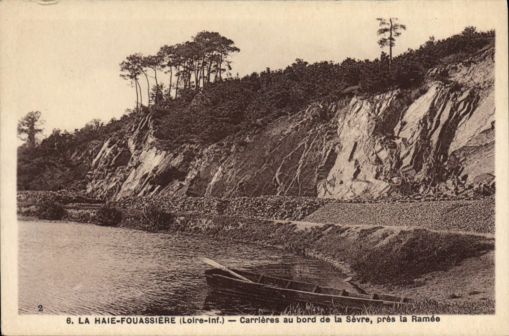 CPA La Haie Fouassiere L Inf Carrieres au bord de la Sevre pres la Ramee 