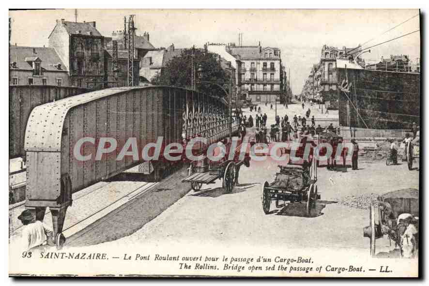 CPA St Nazaire Le Pont Roulant ouvert pour le passage d'un Cargo Boat 