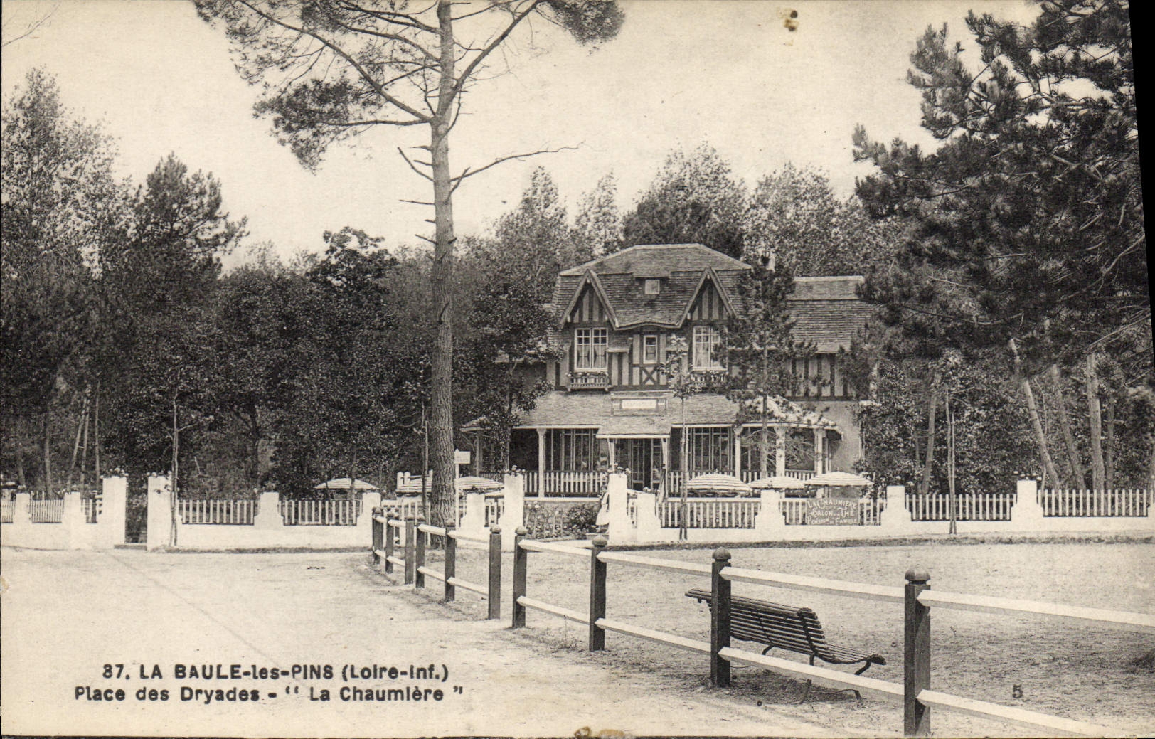 CPA La Baule les Pins L Inf Place des Dryades La Chaumiere 