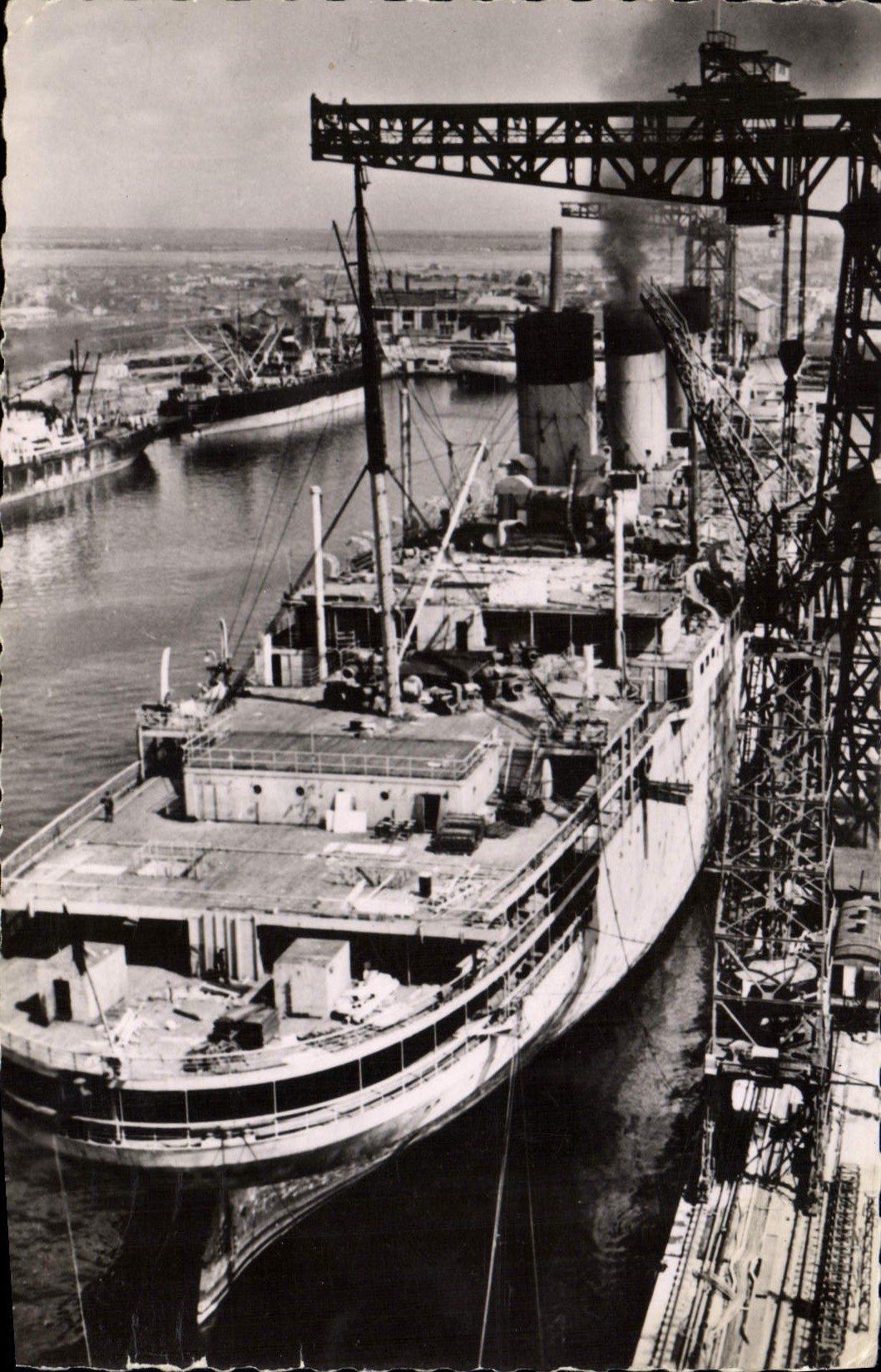 CPA St Nazaire Le Bassin 