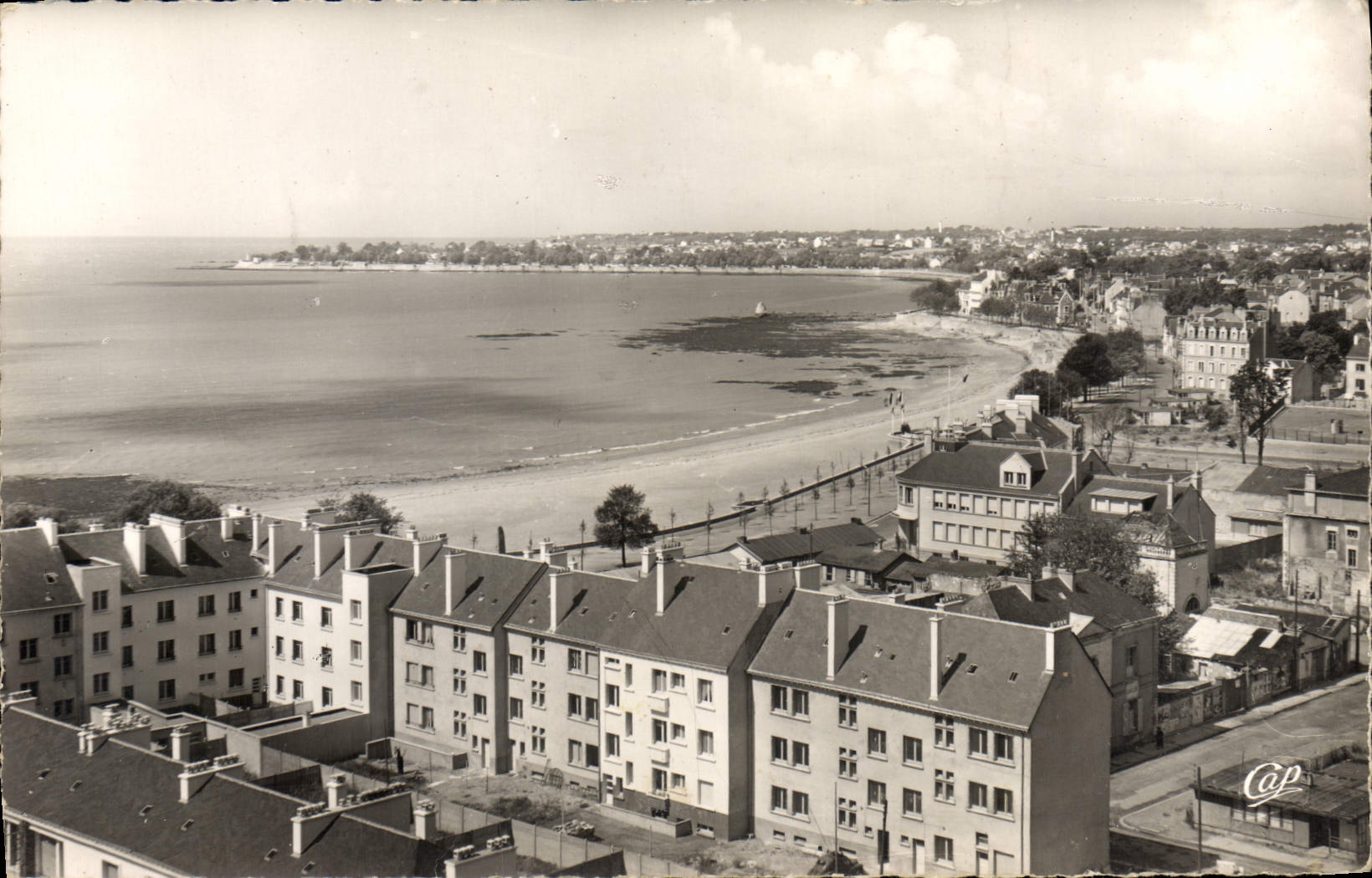 CPA St Nazaire Vue generale de la Plage 