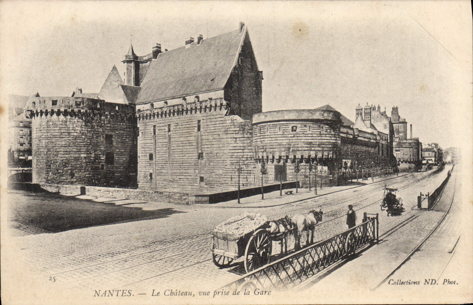 CPA Nantes Le Chateau vue prise de la Gare 