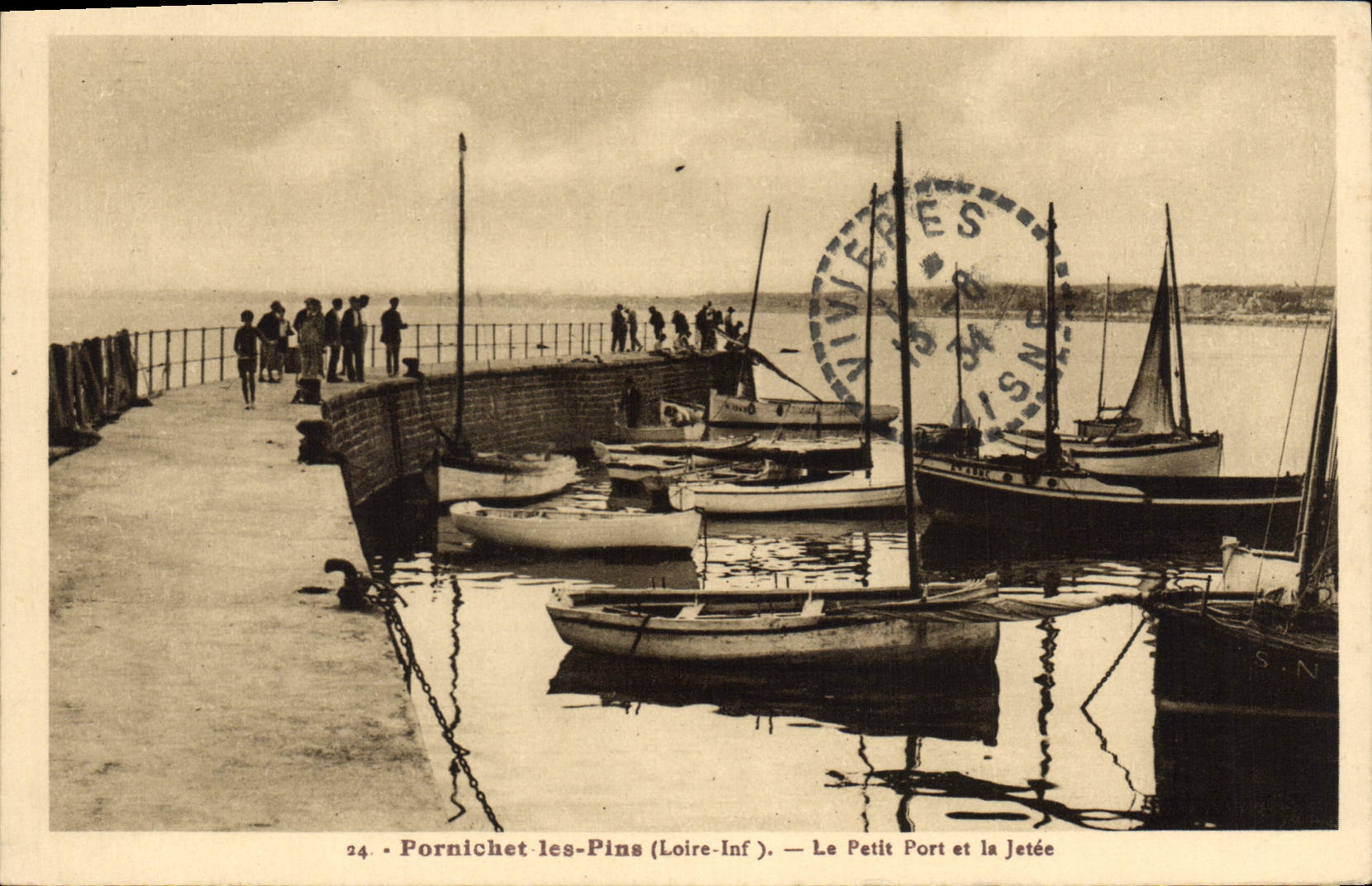 CPA Pornichet les Pins Loire Inf Le Petit Port et la Jetee 