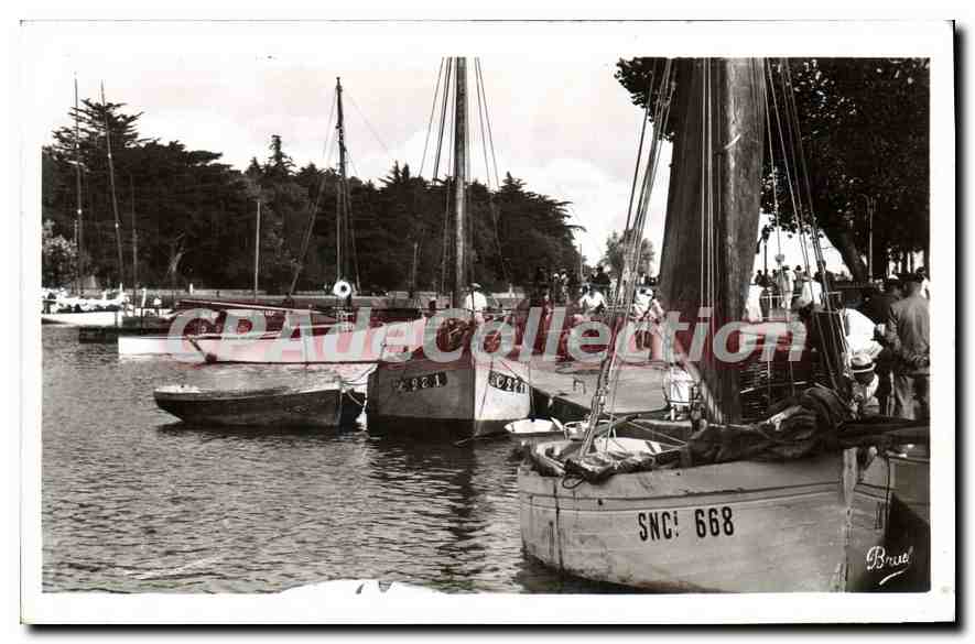 CPA Le Pouliguen Un coin du Port 