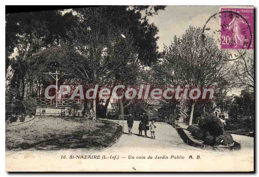 CPA St Nazaire L Inf Un coin du Jardin Public 