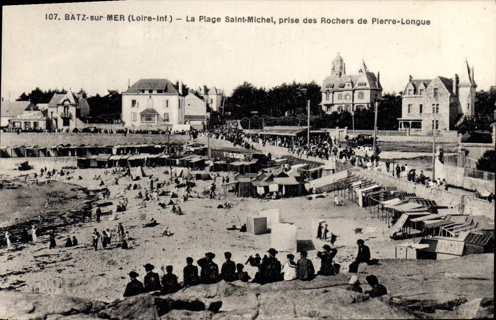 Batz-sur-Mer (Loire-Inf.) — La Plage Saint-Michel, prise des Rochers de Pierre-Longue — P. Chapeau, Nantes, n°107