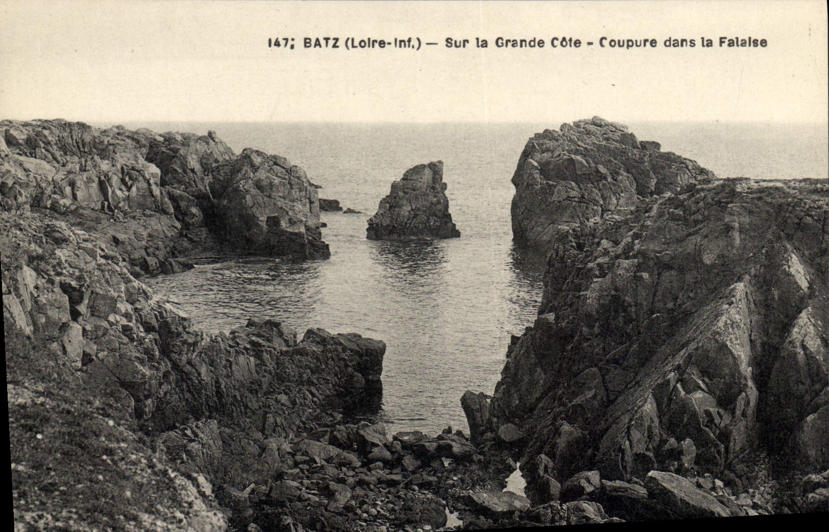 CPA Batz sur Mer Loire Inf Sur la Grande Cote Coupure dans la Falaise 