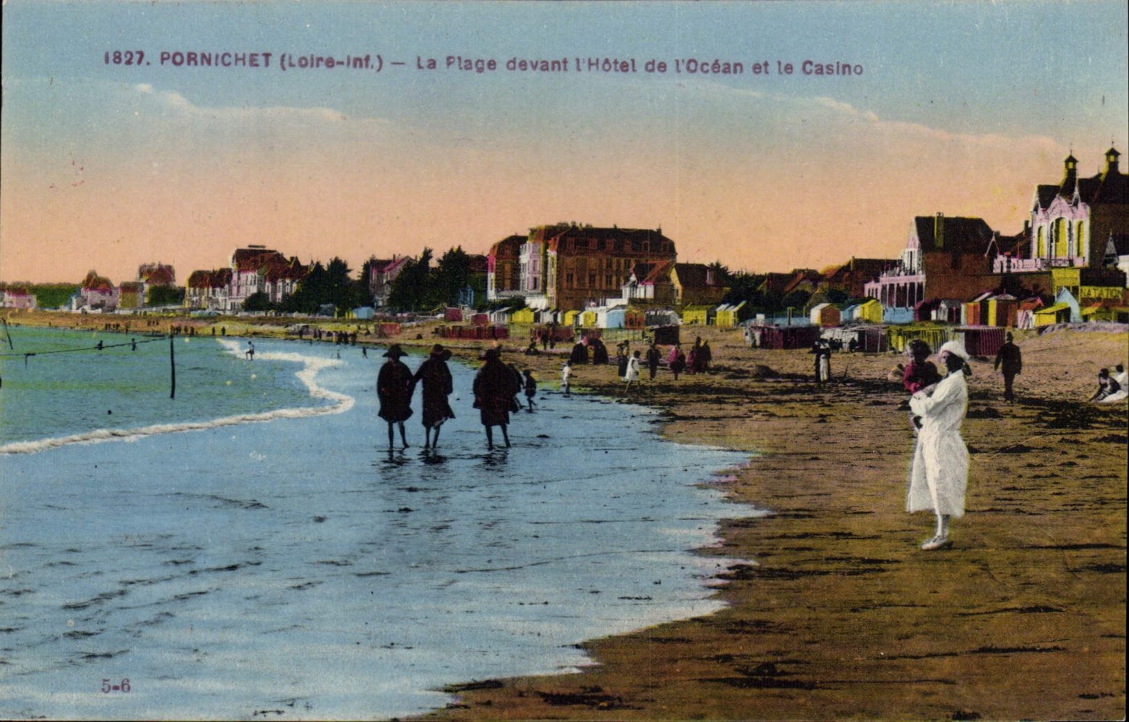 CPA Pornichet Loire Inf La Plage devant l'Hotel de l'Ocean et le Casino 