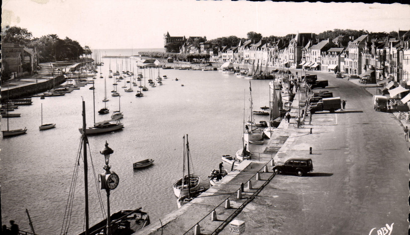 CPA Le Pouliguen L Inf Quai Jules Sandeau sur le Port 