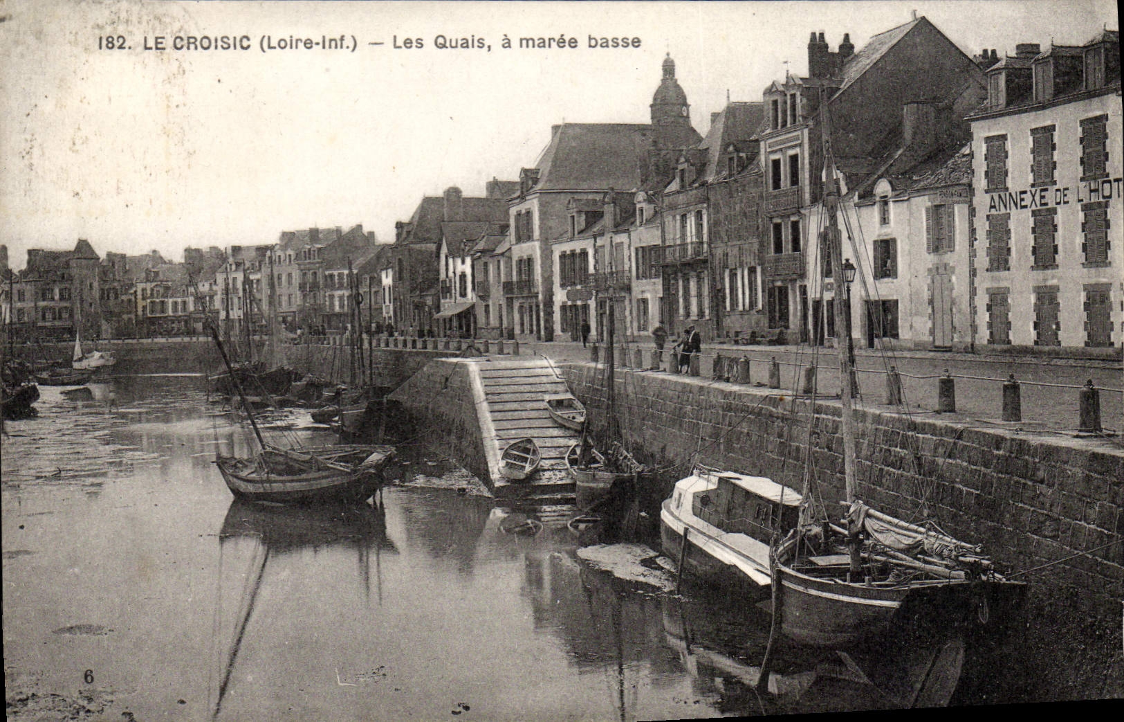 CPA Le Croisic Loire Inf Les Quais à maree basse 