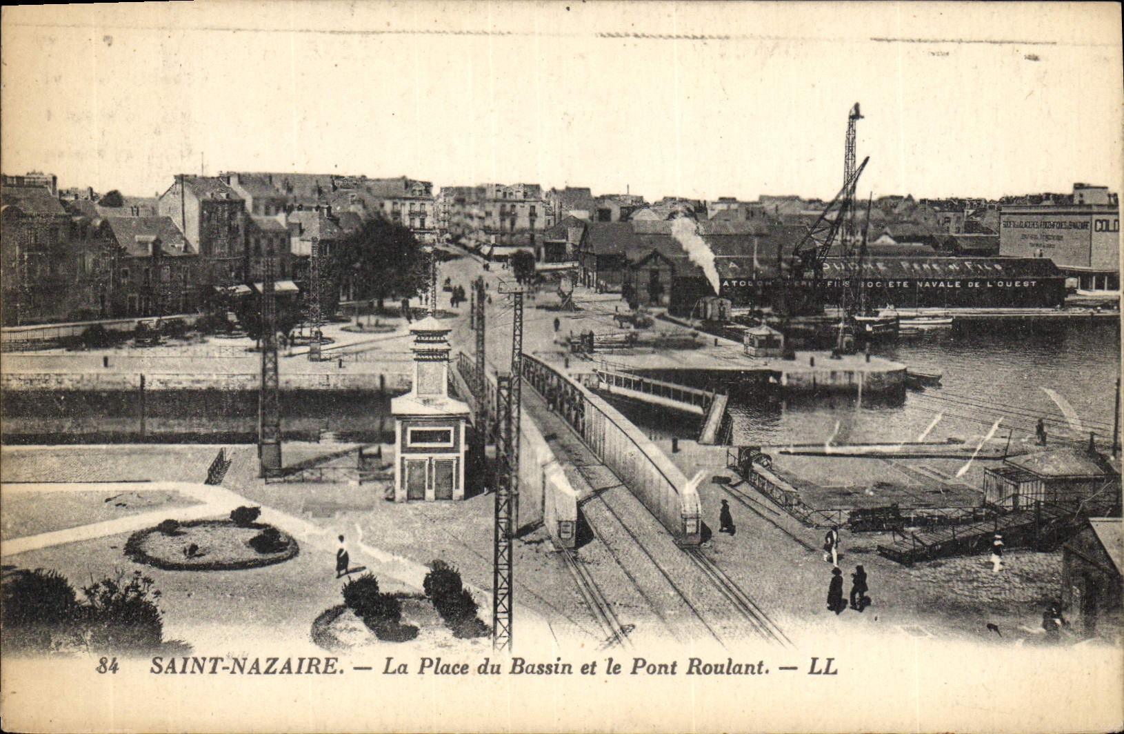 CPA Saint Nazaire La Place du Bassin et le Pont Roulant 