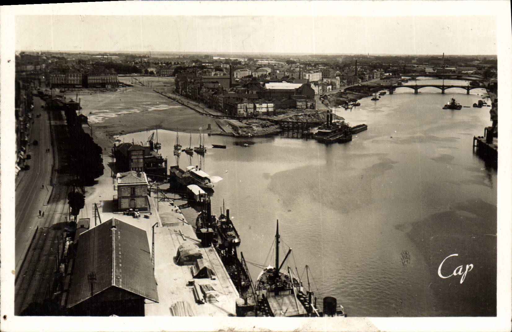 CPA Nantes Les Quais 