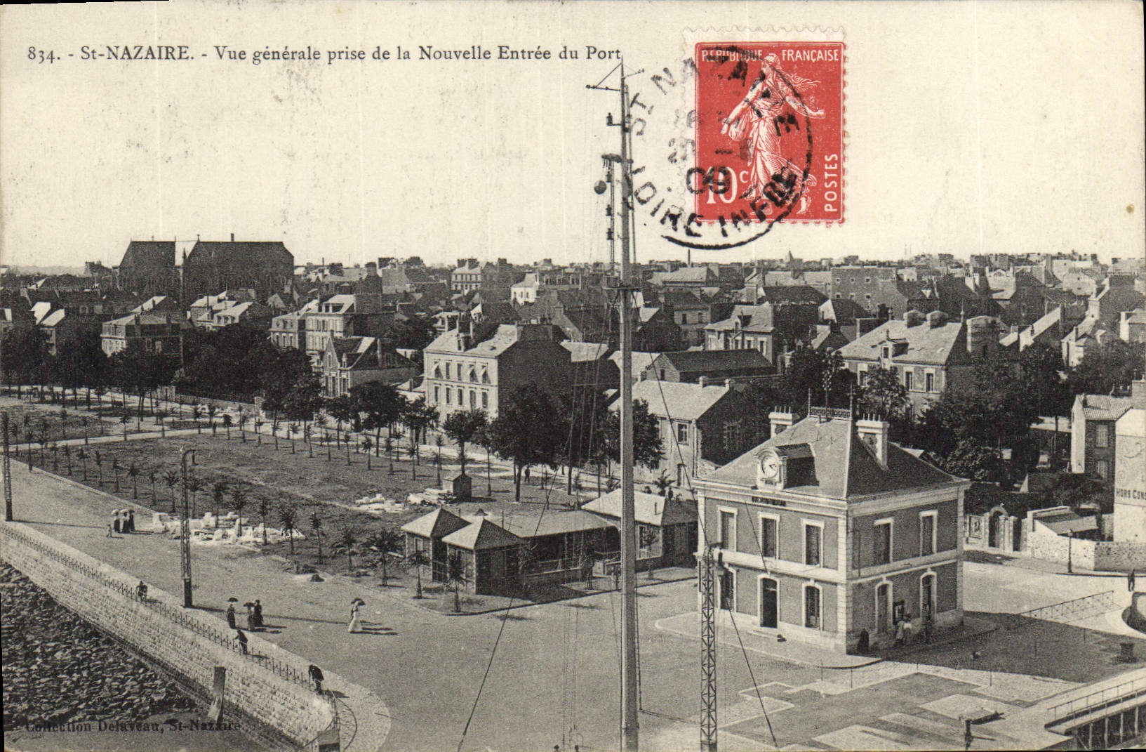 CPA St Nazaire Vue generale prise de la Nouvelle Entree du Port 