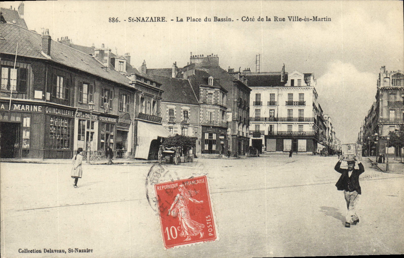 CPA St Nazaire La Place du Bassin Cote de la Rue Ville es Martin 