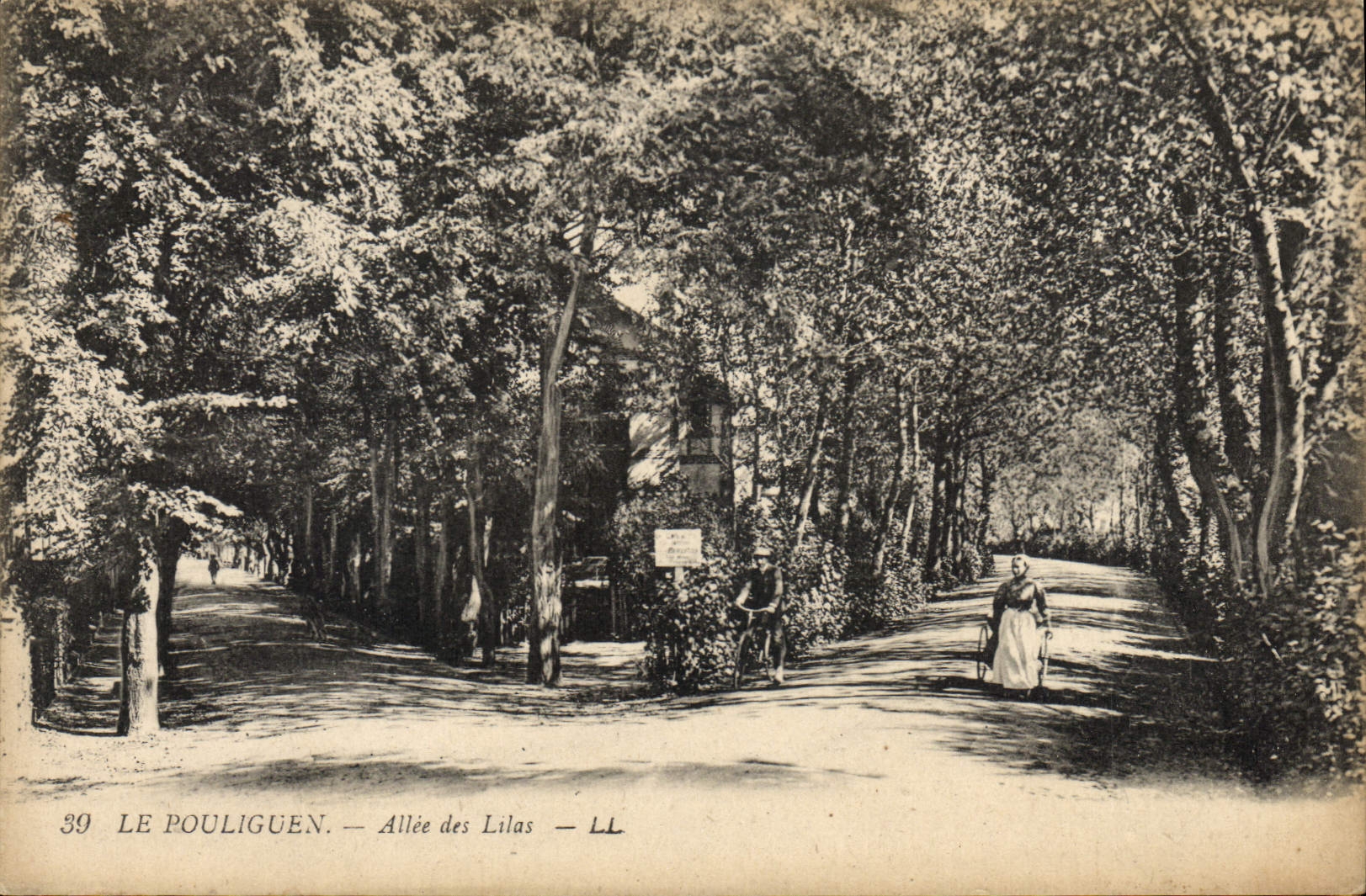 CPA Le Pouliguen Allee des Lilas 