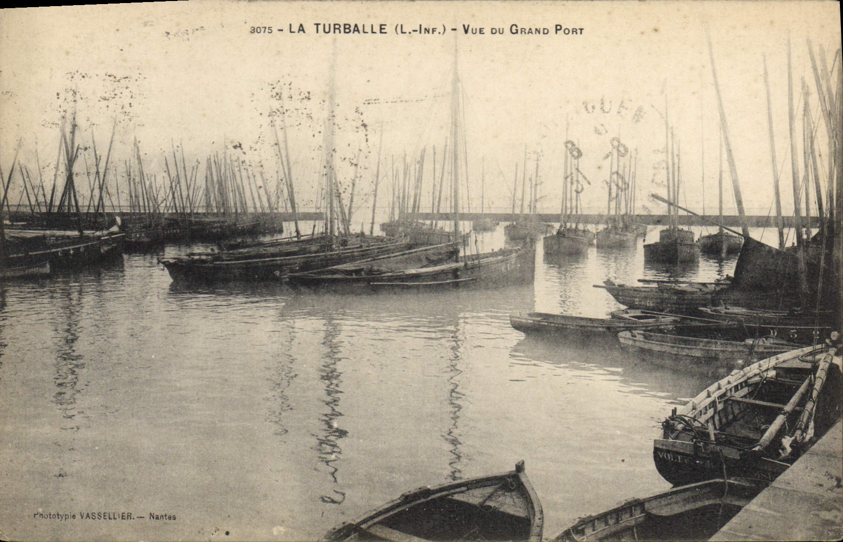 CPA La Turballe L Inf Vue du Grand Port 