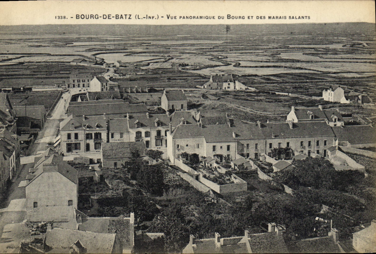 Bourg-de-Batz (L.-Inf.) — Vue panoramique du bourg et des marais salants — Photographie Nantes