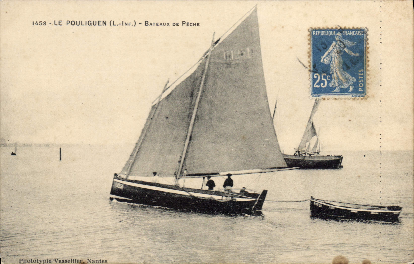 CPA Le Pouliguen L Inf Bateaux de Peche 