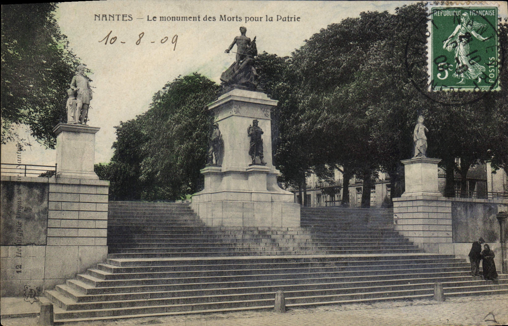 CPA Nantes Le Monument des Morts pour la Patrie 