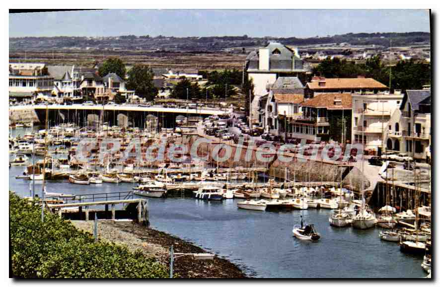 CPA La Cote d'Amour Port du Pouliguen La Baule Le Port et l'arriere Pays 