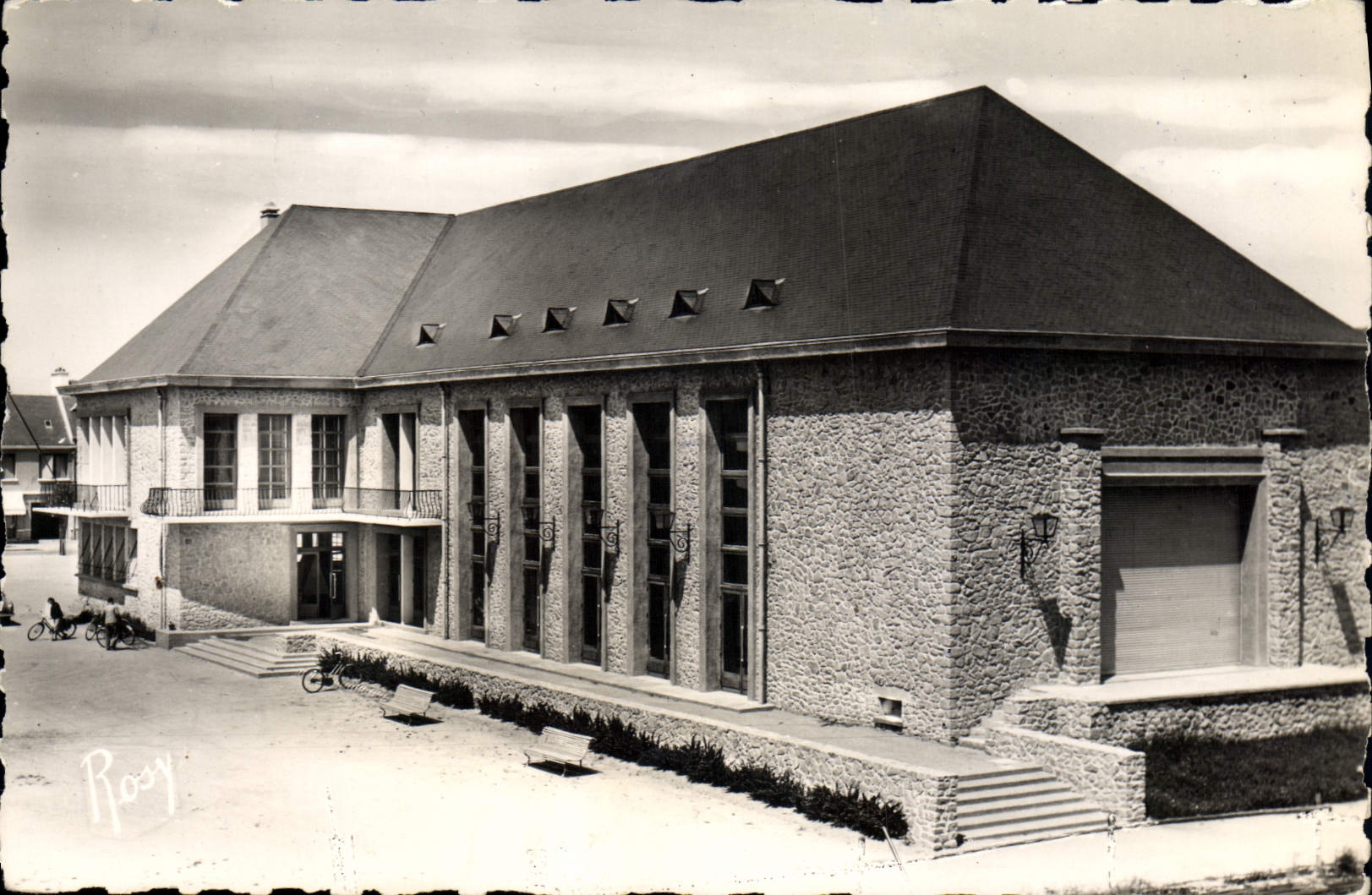 Donges — La Salle des Fêtes et la Mairie — F. Chapeau éditeur, Nantes